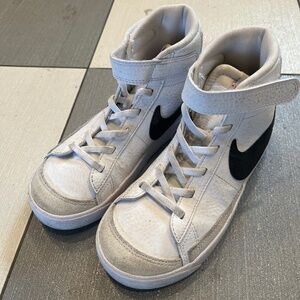 Little boys Nike high tops barely used!!